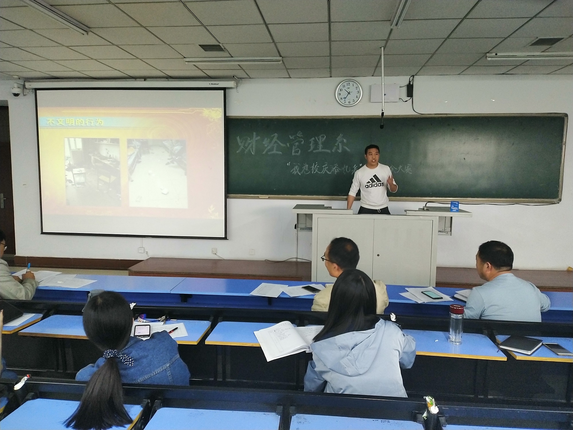 1560414797850351.jpg 主题班会2.jpg
