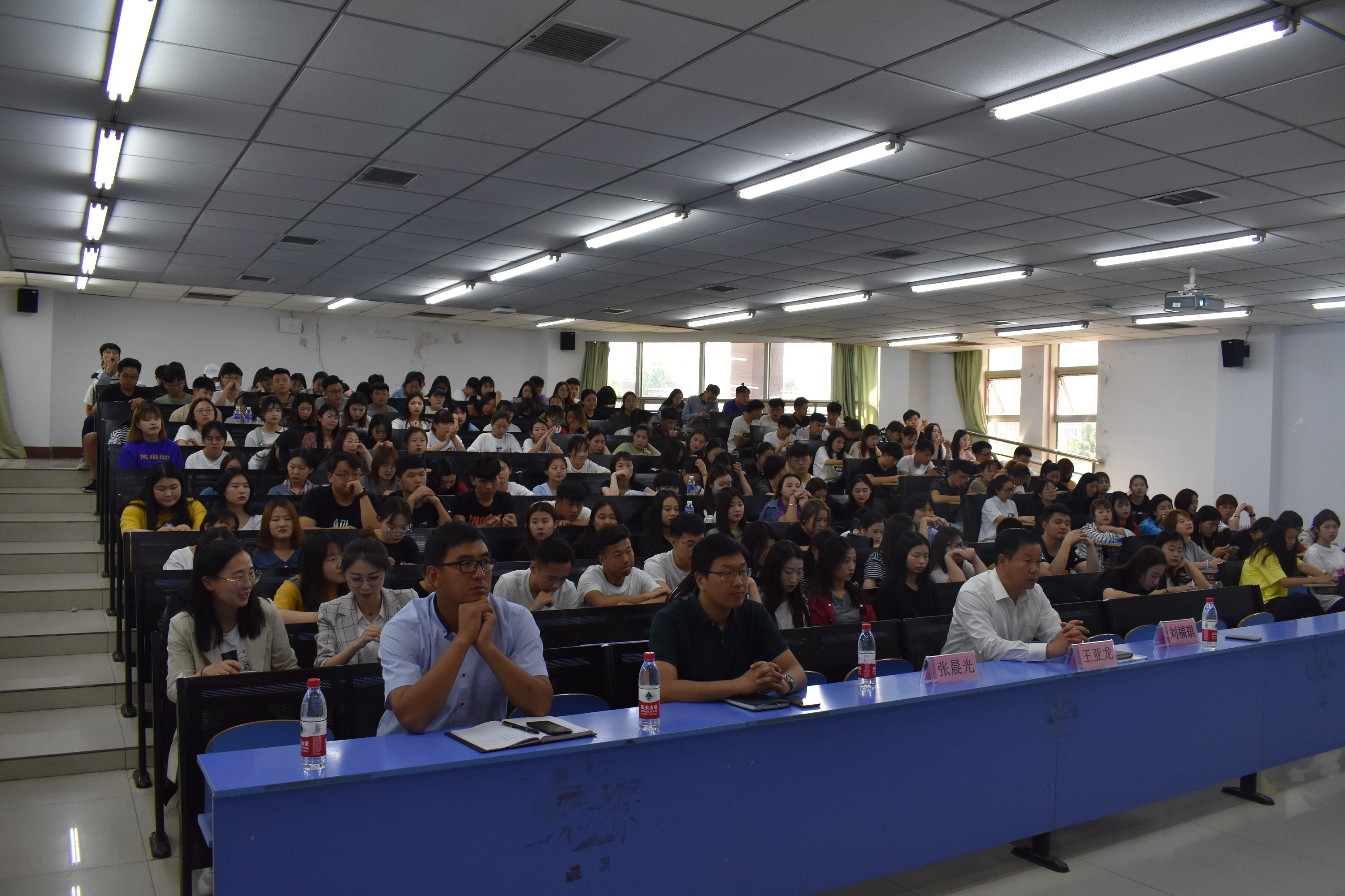 1560411297115295.jpg 本部会场.jpg